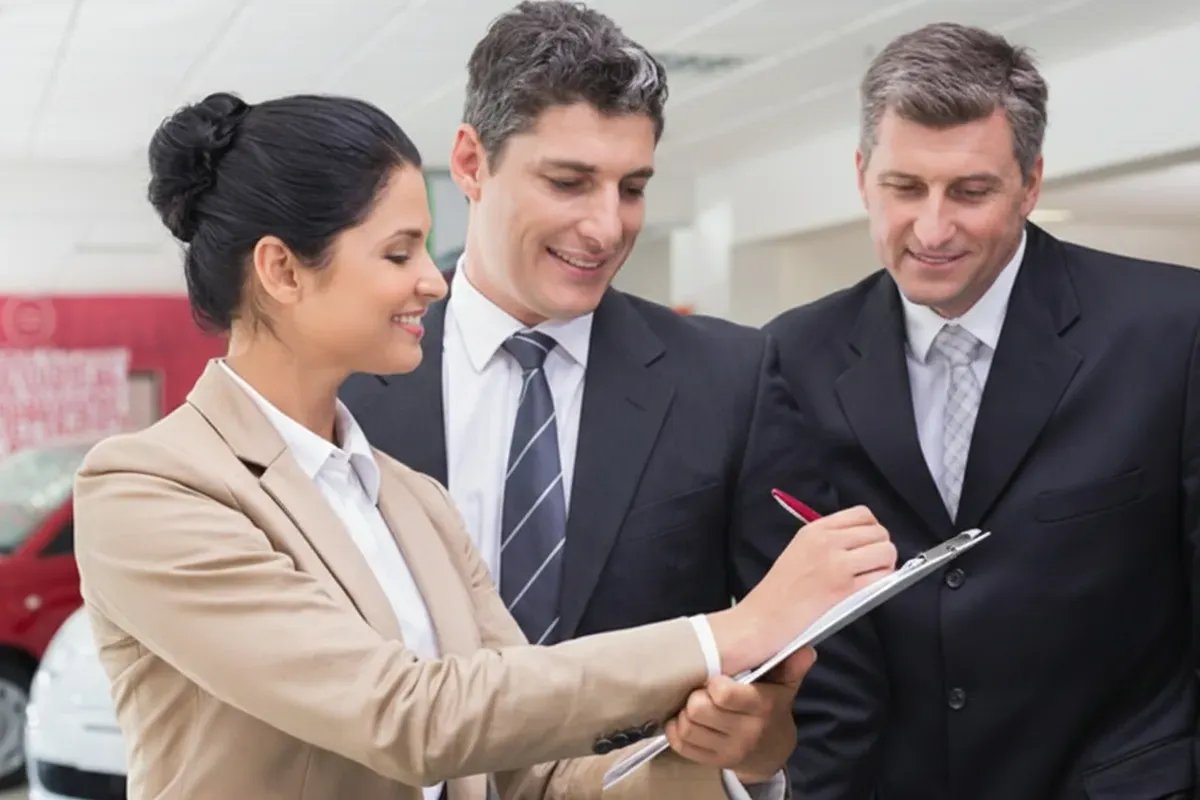 Long-Term Uniform Supply Contracts