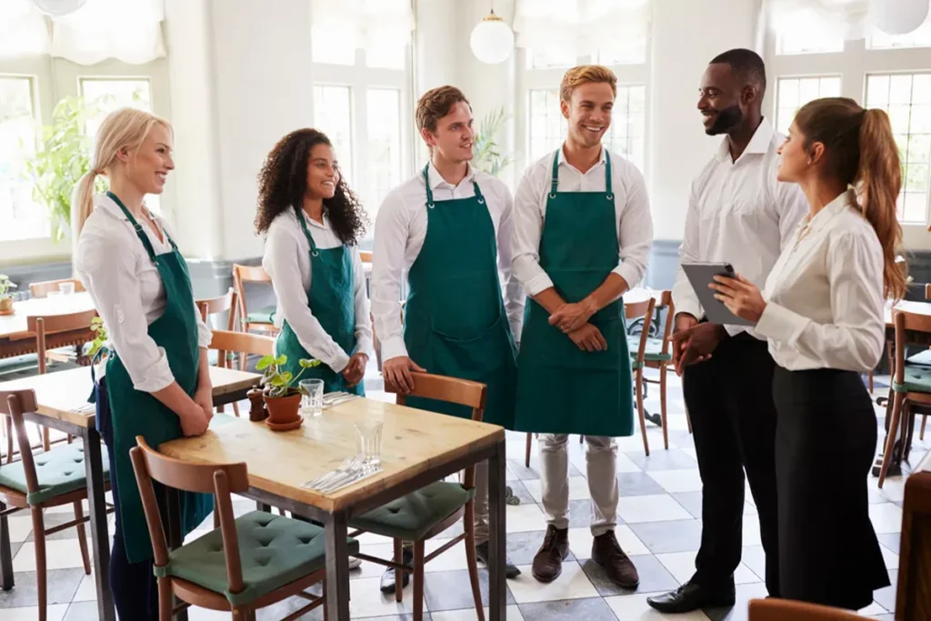 Aprons vs Full Uniforms: What Works Better for Restaurants?