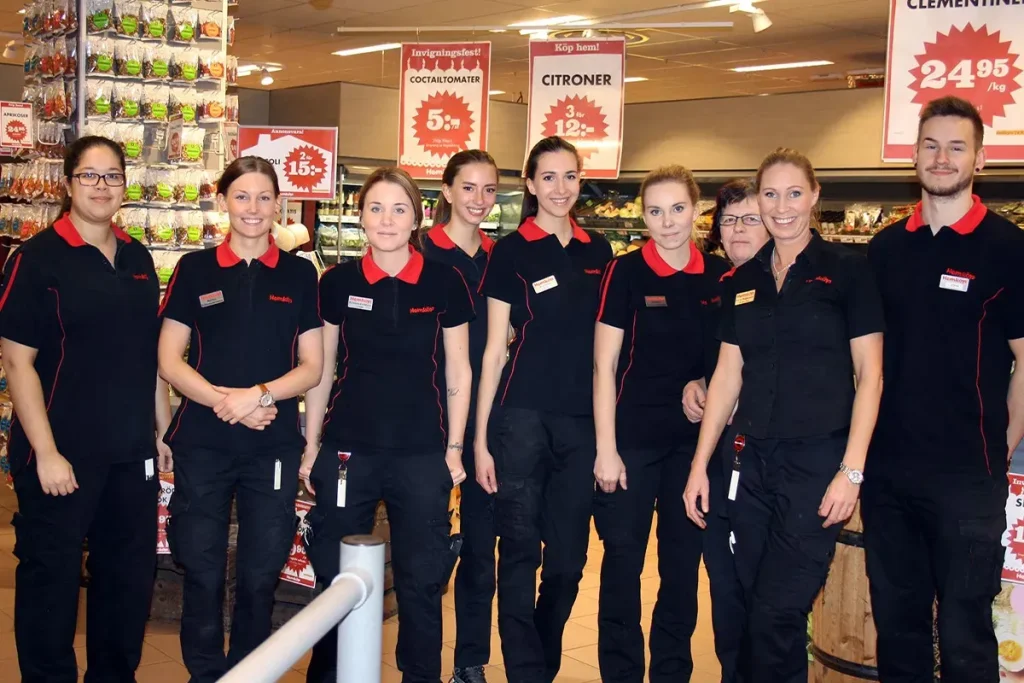 Best Supermarket Uniform Designs for Large Retail Teams